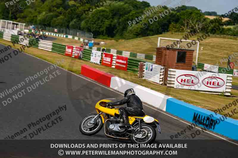 Vintage motorcycle club;eventdigitalimages;mallory park;mallory park trackday photographs;no limits trackdays;peter wileman photography;trackday digital images;trackday photos;vmcc festival 1000 bikes photographs